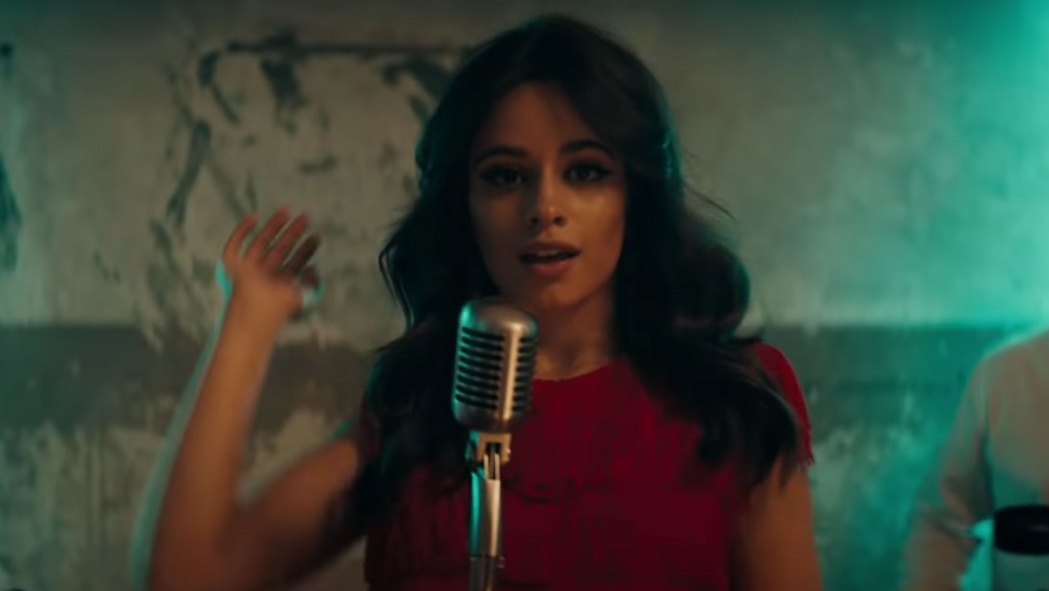 Camila Cabellos Heart Is In Havana And Her Music Video Is In Youtubes Billion Views Club Artist